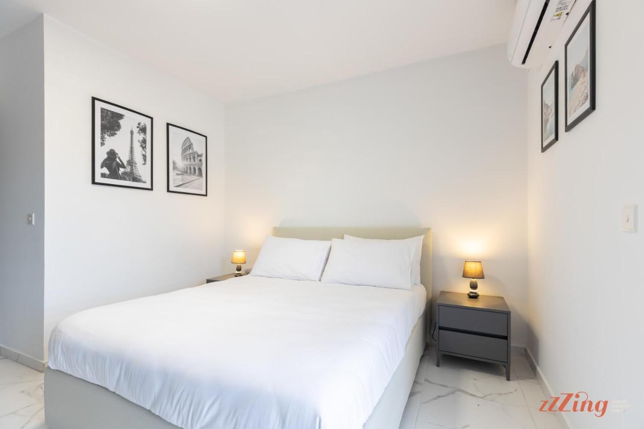 A Stunning Apartment With Spectacular Sea Views Σεντ Πόλς Μπέι Εξωτερικό φωτογραφία